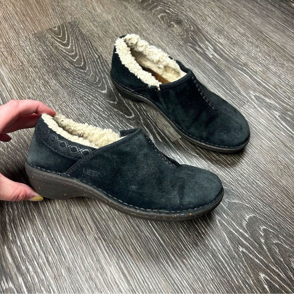 Ugg Australia Black Suede Betty Slip On fur lined clogs mules size 5
